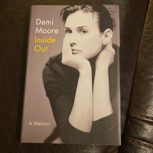 📚2/$14; 3/$16; 4/$18; 5/$20 ADD $2 for any additional books! ENJOY📚📚📚